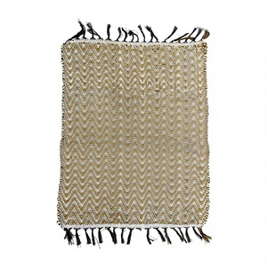 Alfombra de Entrada Hecha a Mano de Yute Trenzado a Precio Económico, Tapete de Yute Tejido con Diseño Tradicional y Patrón Tribal, Antideslizante y Lavable para el Hogar - Product Image 1