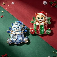 Broches de Noël Adorables pour Femmes et Hommes, Chatons en Strass Bicolores dans une Boîte Cadeau, Épingles de Fête du Nouvel An