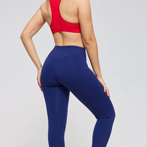 Leggings de sport pour femmes à taille haute personnalisés, leggings de sport en nylon et élasthanne pour femmes, leggings de sport pour la salle de sport, logo imprimé en silicone pour femmes - Product Image 3