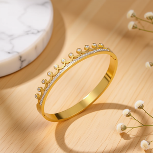 Brazalete Angelina Crown, Chapado en Oro con Cristales, Joyería de Lujo para Mujer - Product Image 2