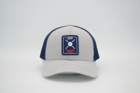 Gorra Trucker Personalizada de 6 Paneles en Gris Melange con Malla Azul Marino en la Parte Posterior y Logotipo en Parche Tejido, Transpirable, para Deportes al Aire Libre y Béisbol