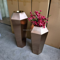 Perlengkapan Taman Pot Tanaman Modern Stainless Steel Rose Gold / Vas Lantai Dekorasi Rumah Besar / Pot Bunga Luar Ruangan