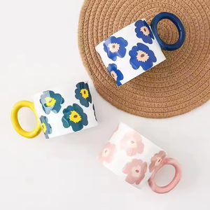 Taza de Cerámica Moderna Nórdica Simple Hecha a Mano con Asa Grande y Diseño de Flores de Dibujos Animados, Ecológica, Capacidad de 301-400 ml - Product Image 4