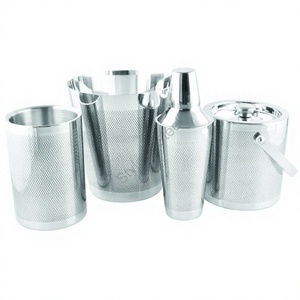 Venta al por mayor Premium 4 piezas de acero inoxidable Bar Set Single Wall diseño grabado Cóctel Kit de herramientas de metal de primera calidad - Product Image 1