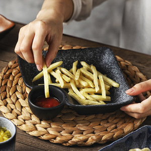 Assiette carrée en céramique Japandi pour raviolis, plat à vinaigre divisé pour restaurant, assiettes à <span class=keywords><strong>sushi</strong></span> rétro en porcelaine noire avec support à sauce - Product Image 2