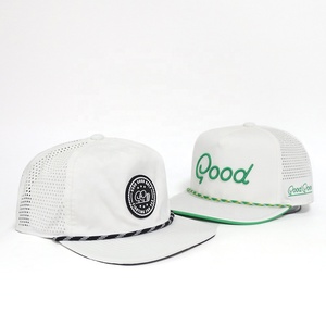 고품질 맞춤형 로고 레이저 커팅 구멍 뚫린 로프 장식 스포티 아웃도어 남성용 플랫 챙 5 패널 골프 캡 - Product Image 1