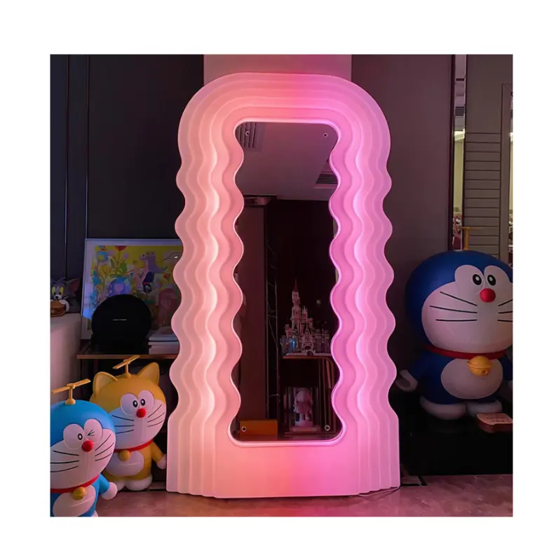 Commercio all'ingrosso rosa LED specchio negozio decorazione decorazione della casa specchio da pavimento onda creativa LED specchio decorazione per interni casa fai da te