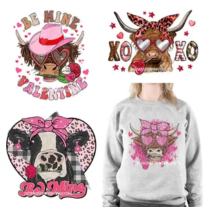 Gran oferta Western Highland Cow Pink Be Mine Heifer Valentine impresión DTF I Love Moo XOXO pegatinas de transferencia de calor para sudaderas con capucha