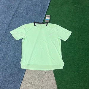 T-shirt de course pour homme de haute qualité, à séchage rapide, avec <span class=keywords><strong>design</strong></span> en mesh respirant, idéal pour la salle de sport et les activités sportives en plein air - Product Image 5