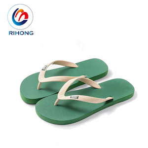 2026 Guangzhou <span class=keywords><strong>Tongs</strong></span> en caoutchouc naturel du Brésil recyclé de qualité supérieure pour femmes, avec sangle en plastique et logo personnalisé - Product Image 1