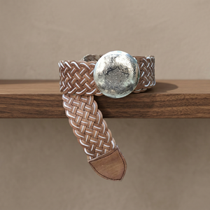 Ceinture en cuir véritable tressée avec concho argenté, design classique tissé, unisexe, marron - Product Image 1