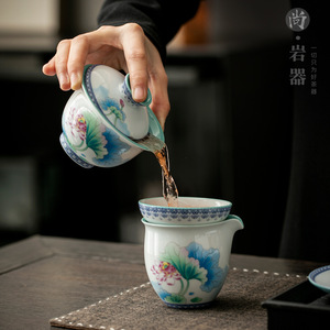 Juego de té de porcelana estilo chino con diseño de flor de loto y tapa para el hogar, la oficina o el té de la tarde. - Product Image 2