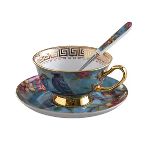 पक्षी पैटर्न यूरोपीय बोन चाइना कप और तश्तरी सेट लक्जरी सिरेमिक काली चाय का प्याला, शादी चाय कप