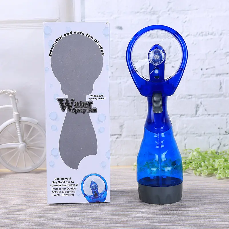 Mini ventilateur de refroidissement en plastique pour l'extérieur Ventilateur de bouteille d'eau portable avec vaporisateur pour le sport, la plage, le camping et les voyages