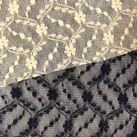 Tissu en dentelle douce de couleur blanc cassé