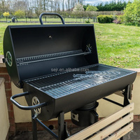 Barbecue au charbon de bois avec table latérale et fumoir intégré