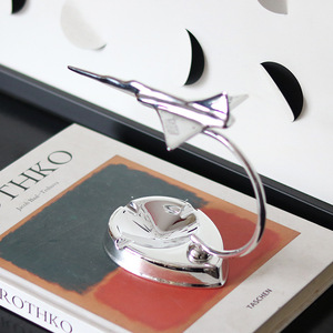 Posacenere Decorativo a Forma di Aeroplano in Lega, Design Moderno e Semplice per Casa, Hotel, Club, Reception - Product Image 4