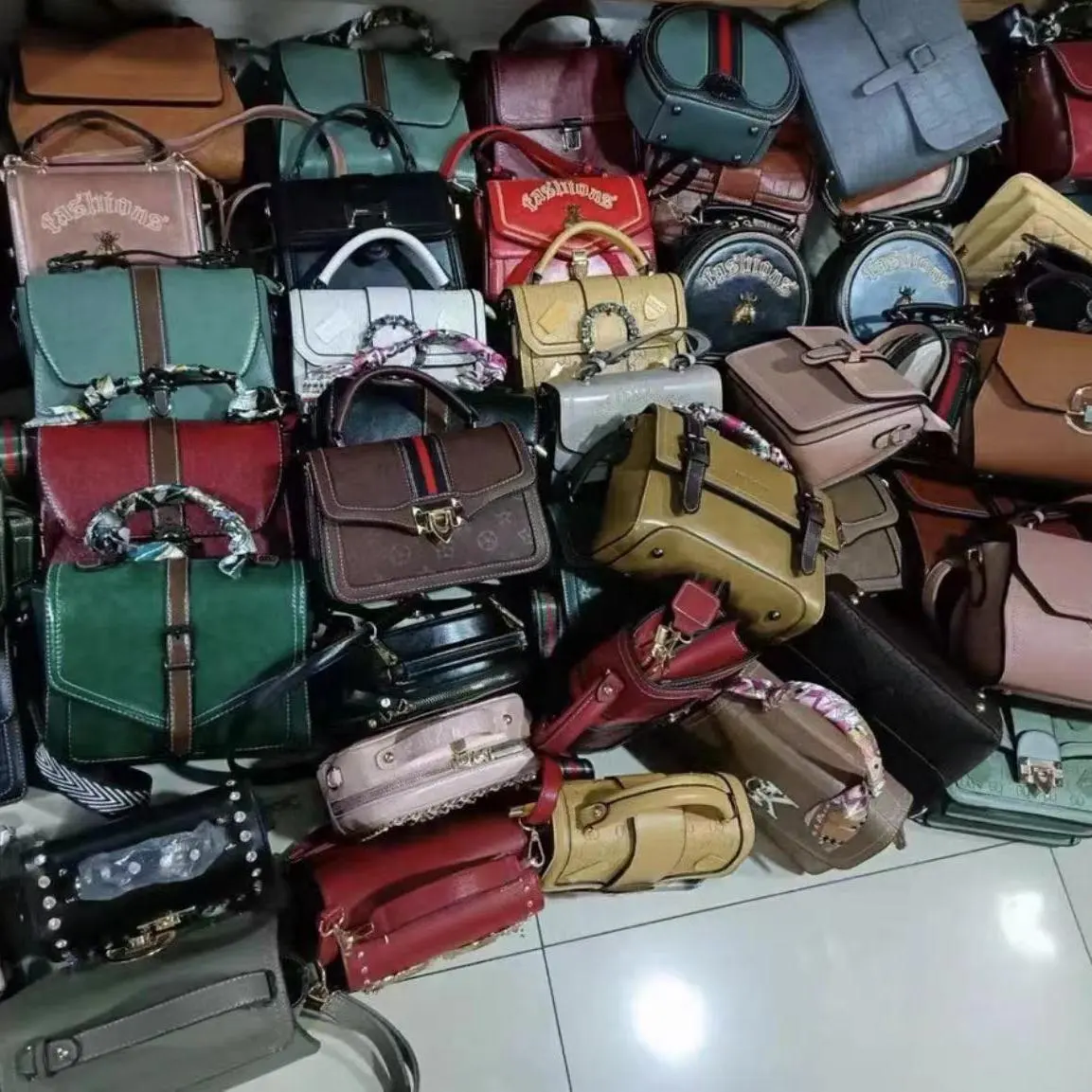 Baju bekas bermerek asli sepatu baju bekas dan tas kantung es beku