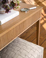 Console et buffet de salon modernes en bois massif avec 2 tiroirs, design cannelé minimaliste pour mobilier de villa et de maison