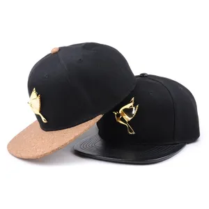 Topi SnapBack mewah modis dipersonalisasi, topi Snapback datar Hip Hop plat logam berkilau emas, topi SnapBack kustom untuk pria dan wanita
