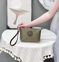 Pochette portable imperméable en tissu Oxford pour femme, motif géométrique brodé, logo orné, fermeture éclair, idéale pour les trajets quotidiens