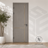 Porte intérieure finie en WPC avec surface gravée CNC de précision et garniture décorative en acier inoxydable incrusté pour la rénovation de maison ISO CE