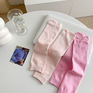 Vente en gros OEM Logo japonais à larges rayures couleur unie <span class=keywords><strong>Chaussettes</strong></span> fines d'été en coton <span class=keywords><strong>Chaussettes</strong></span> à deux orteils - Product Image 4