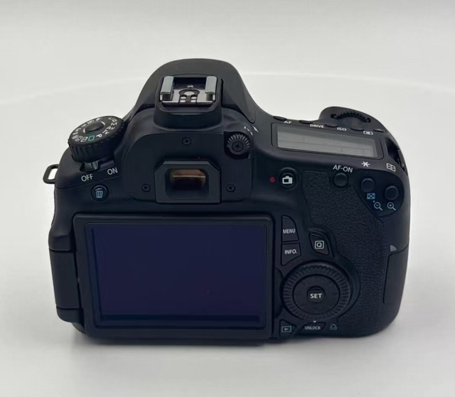 Beginner Level Camera Cannon 60D 18MP Used APS-C Camera