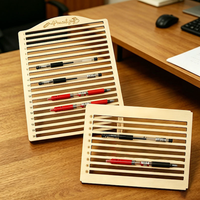 Porte-crayons en bois tendance 2026 avec plusieurs supports pour stylos et un design décoratif - Outil auxiliaire créatif pour la sculpture sur bois DIY