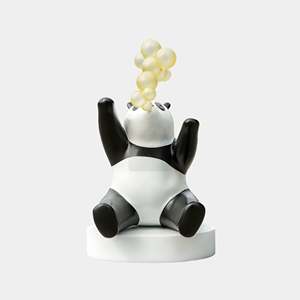 Escultura de Fibra de Vidrio de Panda Sentado, Negro y Blanco, Soplando Burbujas, para Decoración de Interiores de Hoteles - Product Image 1