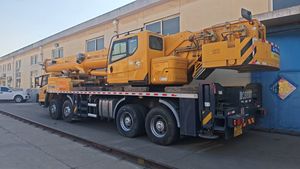 Grúa de camión XCM QY40KC 40t usada, grúa móvil Tadano con componentes de motor central en estado usado - Product Image 6