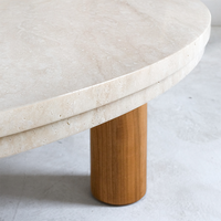 Table basse ronde, plateau en marbre naturel et pieds cylindriques en bois massif, table centrale moderne pour salon