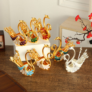 Portacucchiaio a forma di cigno con diamanti in stile europeo, set di forchette da <span class=keywords><strong>cucina</strong></span>, stoviglie classiche per la <span class=keywords><strong>cucina</strong></span> occidentale. - Product Image 1