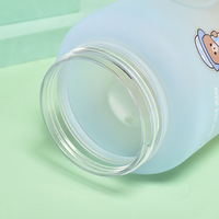 Botella de Agua Deportiva Ecológica Kingwise de 2L con Infusor de Té, Jarra de Agua Personalizada para el Regreso a Clases con Marcador de Tiempo, Apta para Lavavajillas