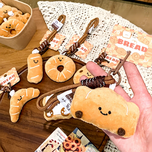 Porte-clés en peluche authentique, petit pendentif en forme de pain, décoration de sac à dos d'étudiant et cadeau, vente en gros de porte-clés en peluche - Product Image 2