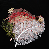 Vente en gros de napperons en PVC en forme de feuille noire dorée, tapis de table tissés design pour la cuisine, la maison, le mariage, la décoration et la voiture.