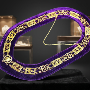 Collier maçonnique en tissu velours violet avec bordure en dentelle dorée pour la cérémonie et les insignes - Product Image 2