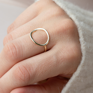 EManco Minimalist 316L Stainless Steel Classic Circle <strong>Ring</strong> for Women - Product Image 3
