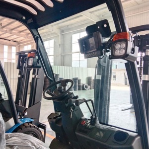 Nuevo Montacargas Eléctrico Contrapesado MOTI/MOTIEV de 2 Toneladas, Motor de Litio-Ion/CA, Cabina Cerrada, Palanca de Cambios de Horquillas, Longitud de Horquillas de 1000 mm - Product Image 6