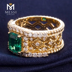 <span class=keywords><strong>Prix</strong></span> d'une bague <span class=keywords><strong>de</strong></span> fiançailles en <span class=keywords><strong>or</strong></span> jaune <span class=keywords><strong>18</strong></span> <span class=keywords><strong>carats</strong></span> avec émeraude verte et moissanite - Product Image 4