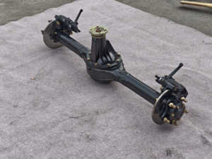 Conjunto <span class=keywords><strong>de</strong></span> eje trasero <span class=keywords><strong>de</strong></span> freno <span class=keywords><strong>de</strong></span> disco <span class=keywords><strong>de</strong></span> carga <span class=keywords><strong>de</strong></span> <span class=keywords><strong>2</strong></span> <span class=keywords><strong>toneladas</strong></span>, cualquier longitud para Triciclo <span class=keywords><strong>de</strong></span> carga eléctrica con <span class=keywords><strong>diferencial</strong></span> - Product Image 2