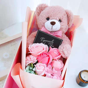 دمية دب من الزهور الاصطناعية وباقة ورود صابونية كهدية للزفاف وعيد الحب مع صندوق هدايا - Product Image 3