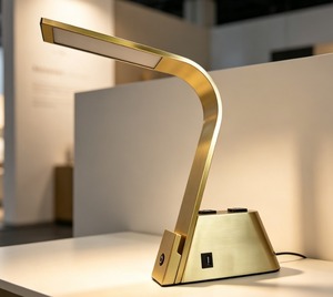 Lampe d'hôtel personnalisée H4 King Room, lampe de table LED avec interrupteur, double prise, charge USB, abat-jour en cristal, lumière du jour 5000K - Product Image 4