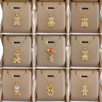 Collier Ours Mignon en Cuivre Plaqué Or 18K Style Tendance avec Pendentif Ours Animal en Zircon Diamant Brillant et Chaîne en Acier Inoxydable Bambou