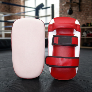 Almohadilla de entrenamiento de cuero para boxeo, kickboxing y Muay Thai, con cinturón ajustable, rojo y blanco - Product Image 4