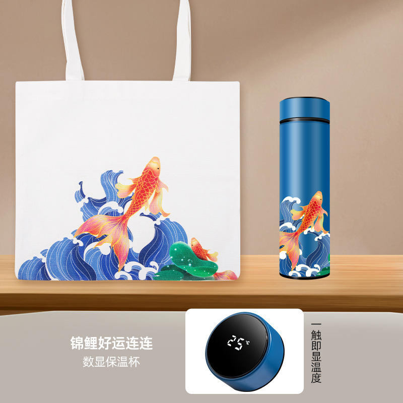 Article unique&nbsp;: bouteille d'eau isolée bleue/sac en toile