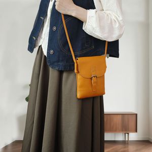 Bolso cruzado de cuero genuino para teléfono con hebilla de cinturón, tipo funda, para atuendos diarios, en amarillo atardecer, verde café y negro, ideal para primavera. - Product Image 1