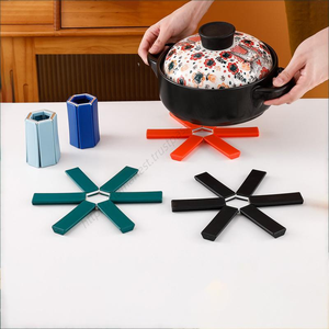 Vente en gros de sets de table pliants épais S026, isolés, résistants à la chaleur, en silicone pour la maison - Product Image 1