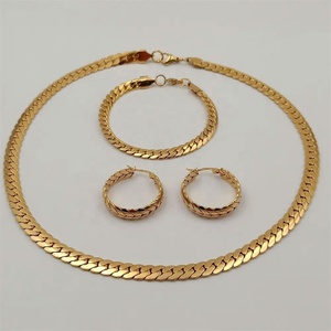 Parures de bijoux fantaisie personnalisées en acier inoxydable plaqué or 18 carats, collier chaîne cubaine plate et boucles d'oreilles pour mariage, fête, fiançailles - Product Image 2