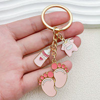 Nouveaux accessoires de mode DIY en métal pour porte-clés et breloques de sac, pendentifs de porte-clés motif dessin animé avec motif bouteille de bébé et empreinte de pied, finition goutte d'huile bleu rose